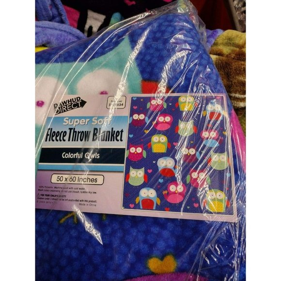 Warm and Cozy Colorful Owls Soft Fleece Throw Blanket 50" x 60" - Picture 4 of 5